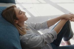 women leaning against couch in anger management therapy